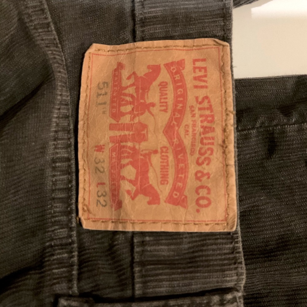 Dark gray Levi corduroys size 32 x 32 slim fit